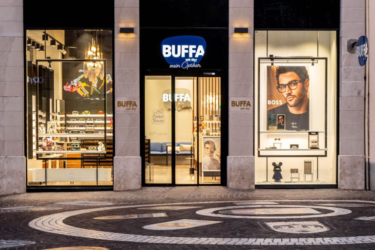 Optik Buffa bei Nacht